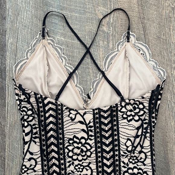 Black & Nude Party Dress - Picture 5 of 6